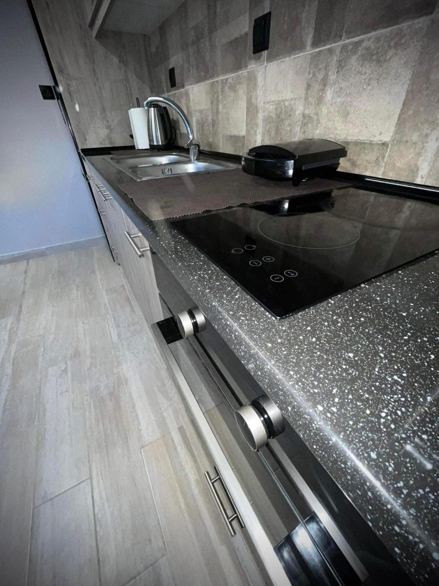 Joannas Airport Luxury Rooms Artemida  Exterior foto
