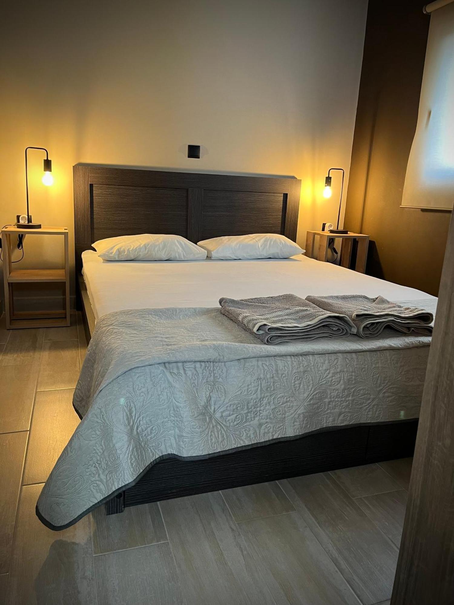 Joannas Airport Luxury Rooms Artemida  Exterior foto